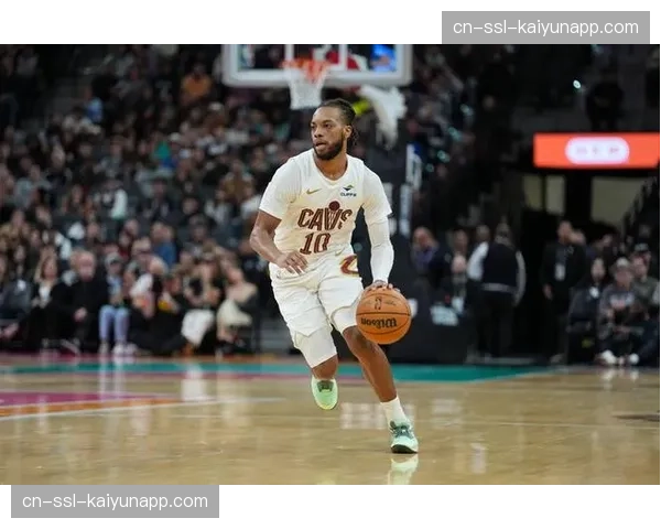 快船挡拆战术优化 加兰与伦纳德高位配合创造投篮空间